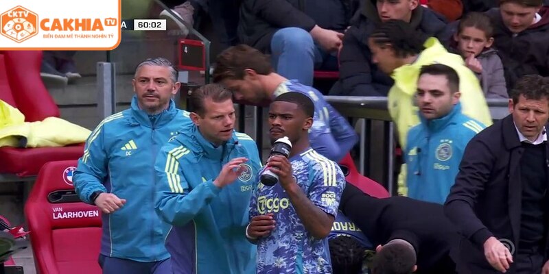 Ajax Vs PSV Tại CakhiaTV - Cuộc Đối Đầu 2 Thế Lực Bóng Đá 2 Cổ động viên phủ kín khán đài trong trận Ajax với PSV tại Amsterdam Arena