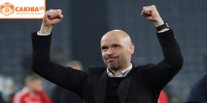 Ajax Vs PSV Tại CakhiaTV - Cuộc Đối Đầu 2 Thế Lực Bóng Đá 4 Huấn luyện viên hai đội chỉ đạo bên đường biên
